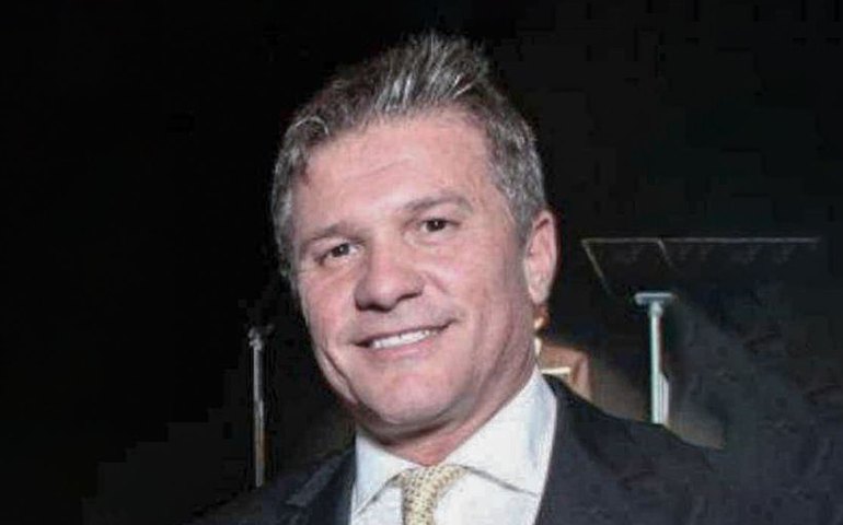 Mendonça vota por manter prisão do pai de Vorcaro; Gilmar Mendes pede vista