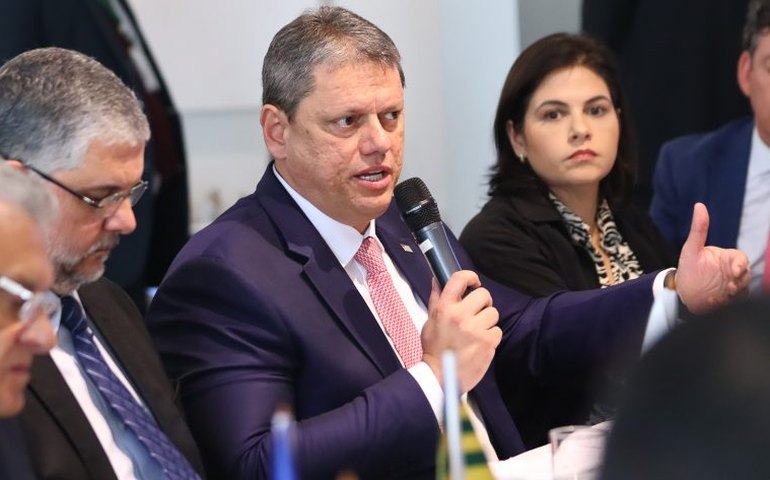 Tarcísio elogia ministros do STF e é criticado por influenciadores bolsonaristas