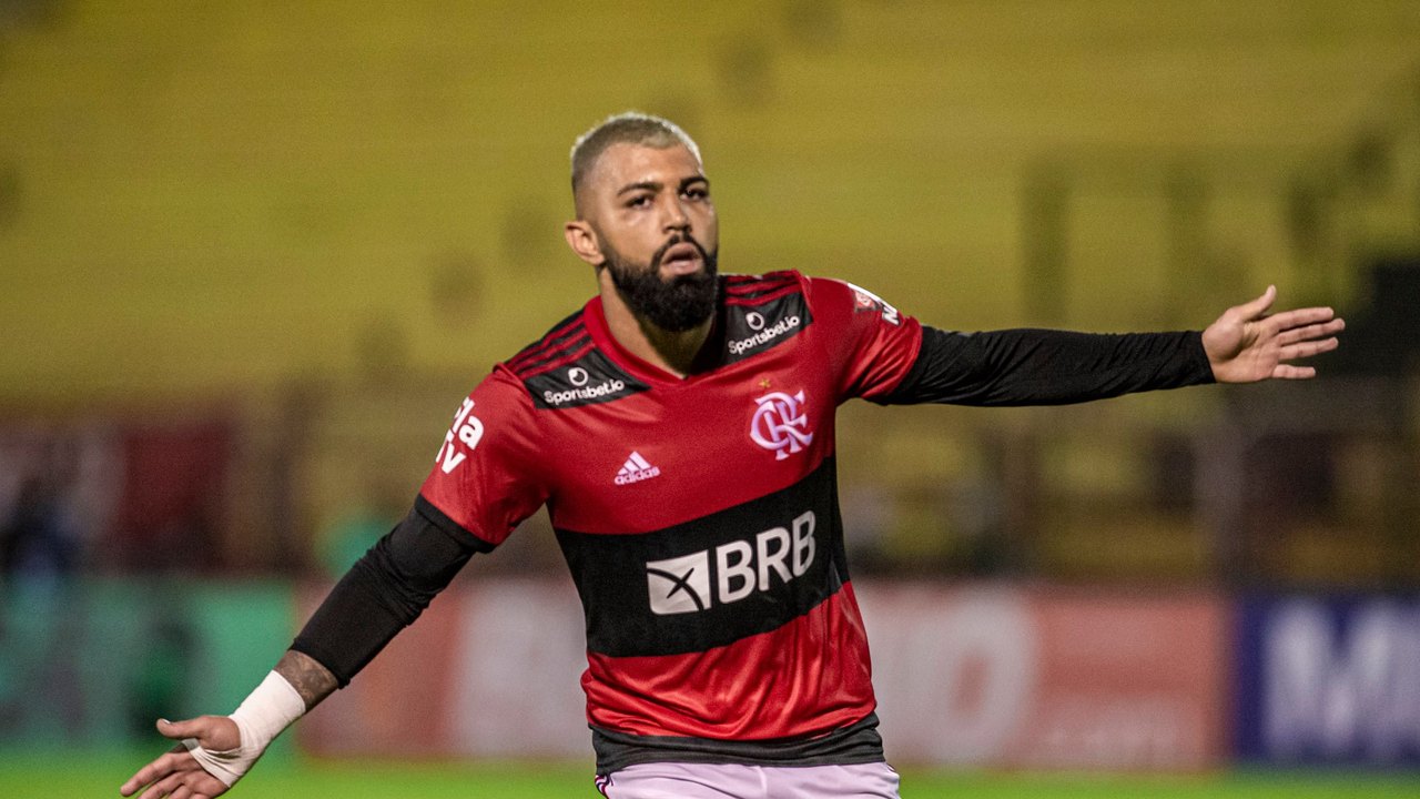 Na volta dos titulares, Flamengo faz 3 no Bangu e se isola na liderança