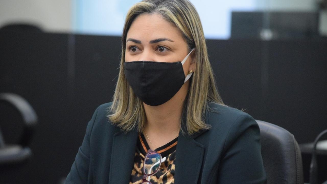 Flávia Cavalcante é membro da comissão que tratará da Covid-19 na ALE