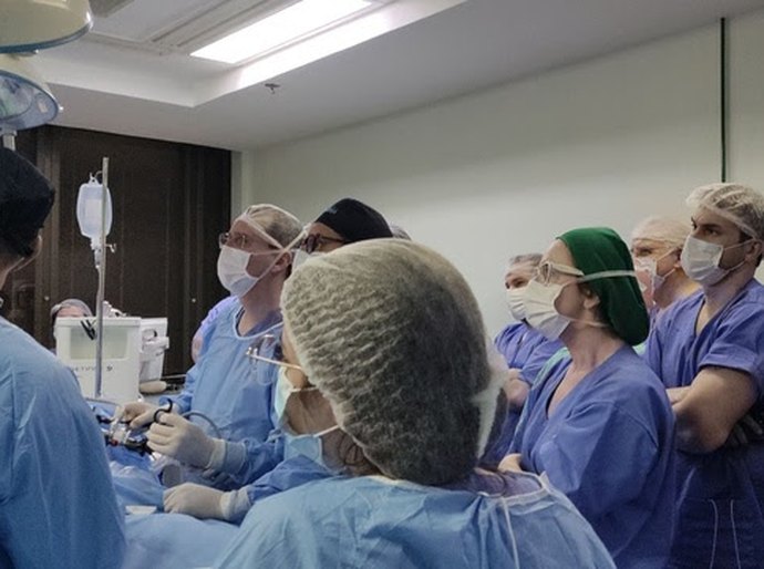 Sociedade Brasileira de Hérnia traz 37 cirurgiões brasileiros para reduzir a fila do SUS em Pernambuco