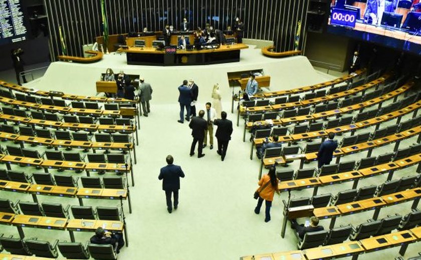 Câmara dos Deputados derruba emenda que permitia telemedicina em farmácias