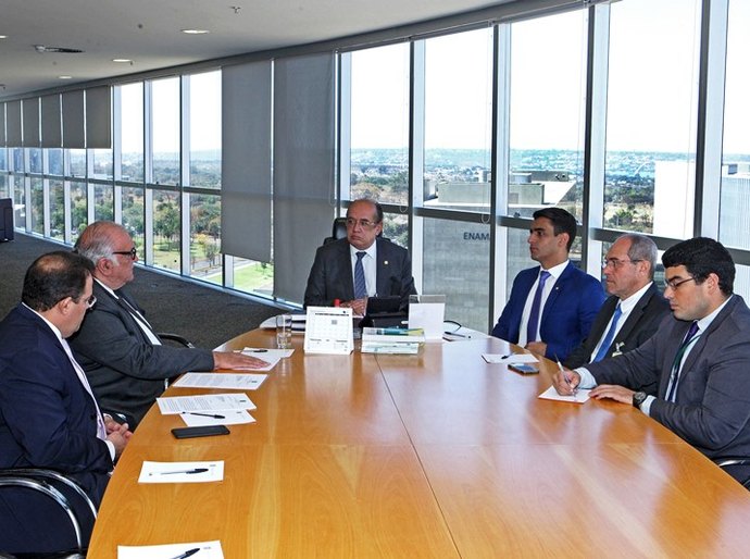 AMA, TRE/AL e deputados discutem rezoneamento com Gilmar Mendes