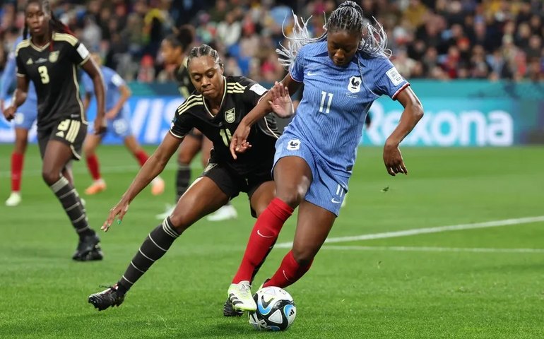 Conheça Diani, estrela da França que enfrentou a ex-técnica da seleção e já foi indicada ao Bola de Ouro