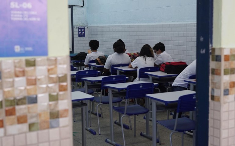 Governo federal anuncia bolsa de R$ 1.050 para estimular formação de novos professores