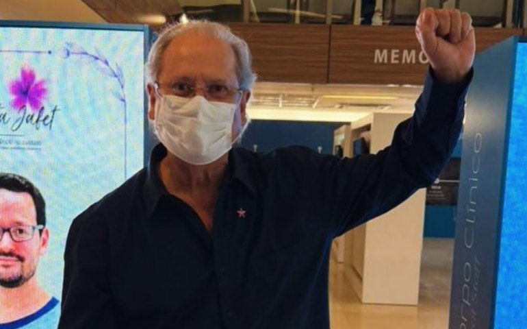 José Dirceu recebe alta do hospital após ser internado com linfoma