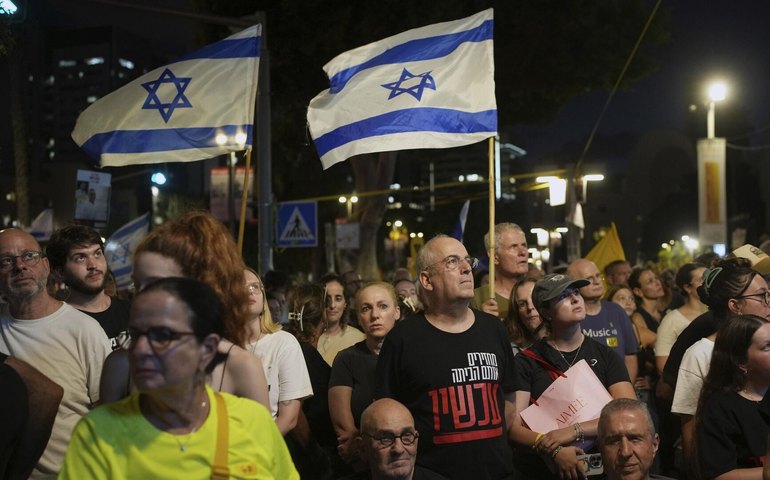 Milhares de pessoas foram às ruas em Tel Aviv exigir libertação de reféns e fim da guerra em Gaza