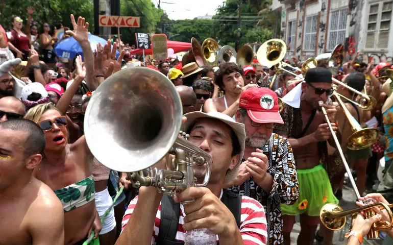 16 pessoas foram atendidas em hospital após serem vítimas de 'agulhadas' no carnaval de PE