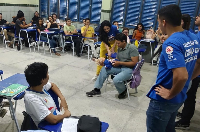 Projeto Samu nas Escolas promove ação educativa em escola estadual no Tabuleiro