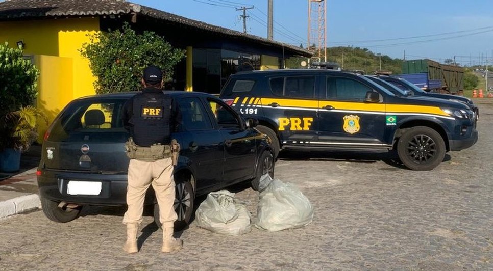 Motorista e duas passageiras são presos com mercadoria furtada em Nossa Senhora do Socorro / Foto: Foto: PF/SE