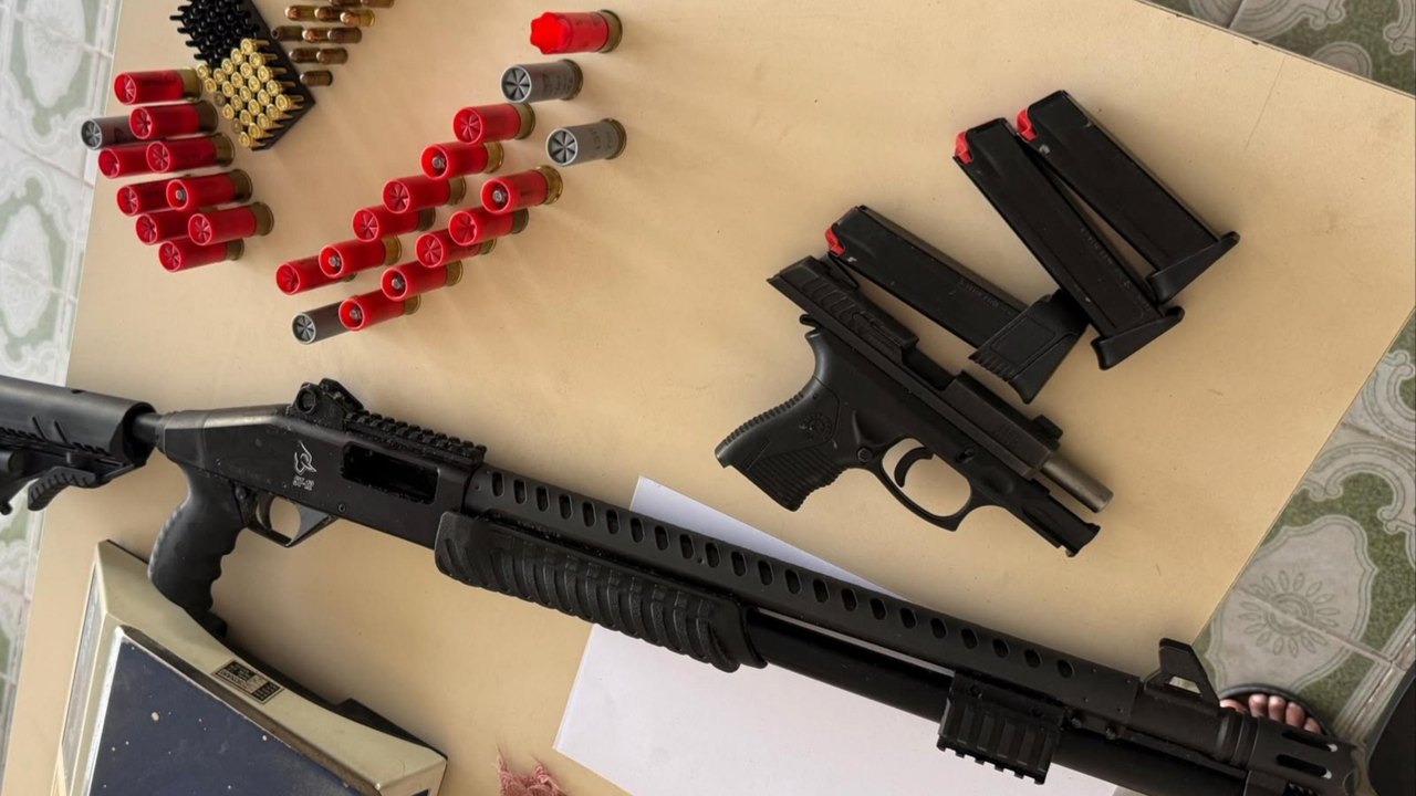PM apreende cinco armas de fogo, centenas de munições e drogas em Alagoas