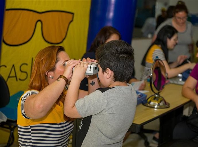 Óticas Carol reforça a importância do cuidado com a visão infantil e celebra reconhecimento por projeto social premiado