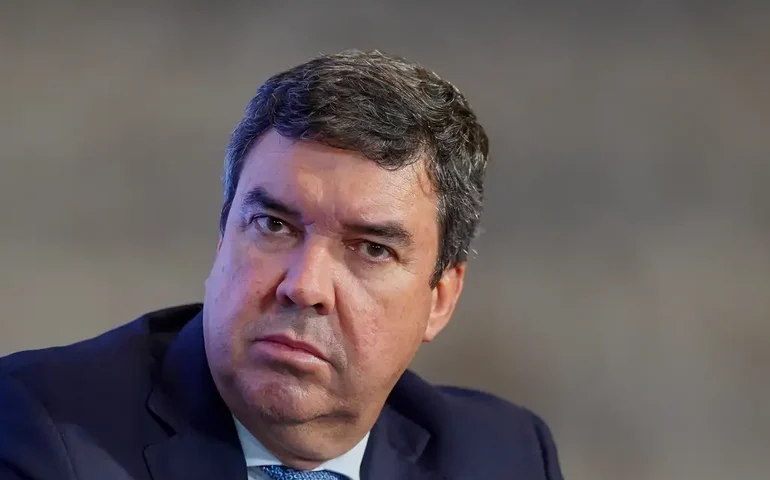 'Lula tem que ligar para Trump', diz governador do MS sobre tarifas