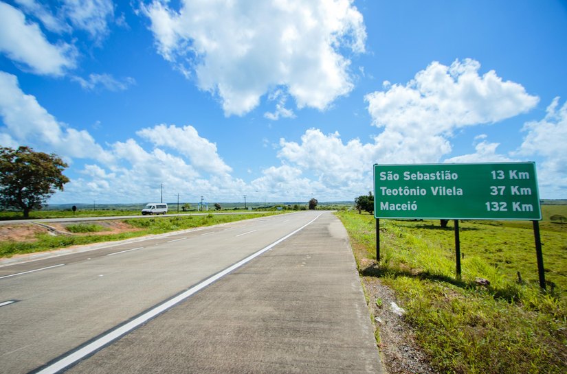 Parceria entre Ministério dos Transportes e Governo de Alagoas garante obras estruturantes no Estado
