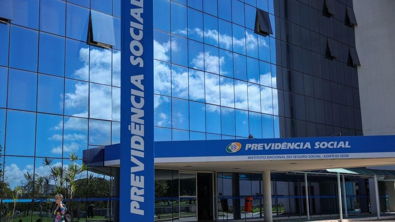 Oposição vence e Carlos Viana assume presidência da CPI do INSS