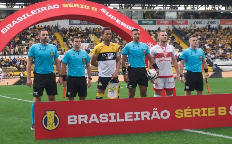 CRB denuncia árbitro à CBF e ao STJD após polêmica em derrota para o Criciúma