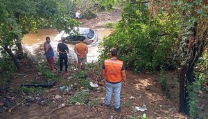 Duas pessoas morrem afogadas após veículo cair em riacho no município de Canindé de São Francisco / Foto: Foto: Divulgação/Defesa Civil Estadual