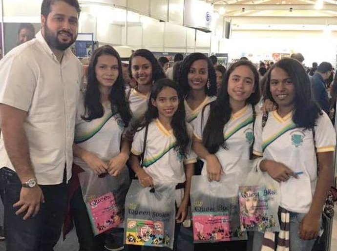 Prefeito de Santana do Mundaú leva alunos da rede municipal à Bienal