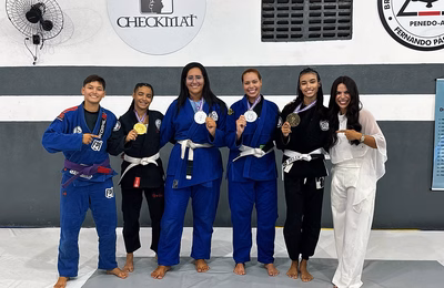 Ela Se Garante na Luta: Atletas de Penedo ganham medalhas em competição de jiu-jitsu