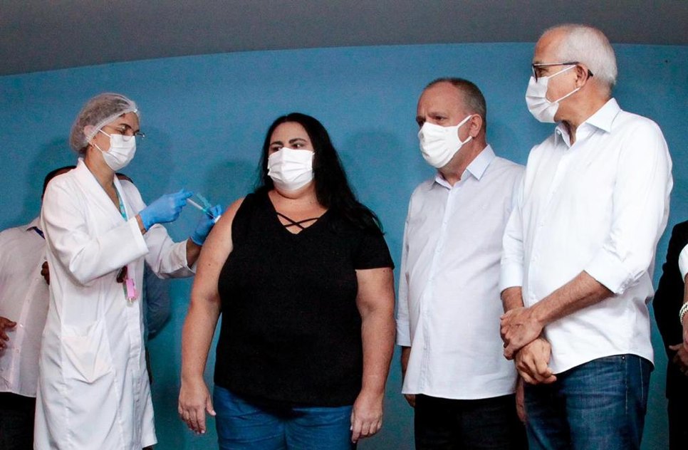 primeira vacinada em Sergipe.jpg