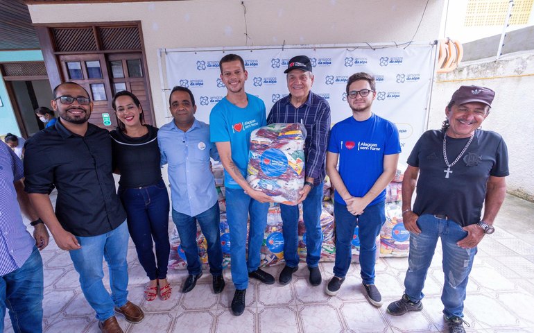  Programa Alagoas sem fome entrega uma tonelada de alimentos a instituto que atende bairros carentes  