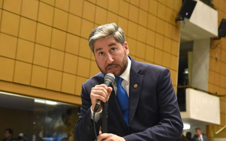 Cidadania expulsa deputado Fernando Cury por importunação sexual
