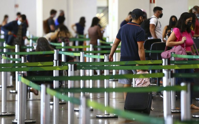 Delegados alertam sobre riscos de piadas sobre bombas em aeroportos