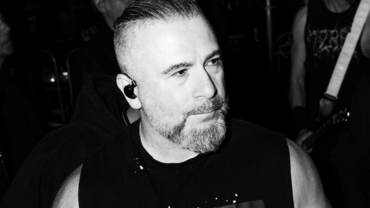 Sai metal, entra história em quadrinho: baterista do System of a Down volta ao Brasil para divulgar sua nova HQ
