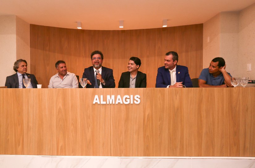 Presidente em exercício do TJAL prestigia posse da nova diretoria da Almagis