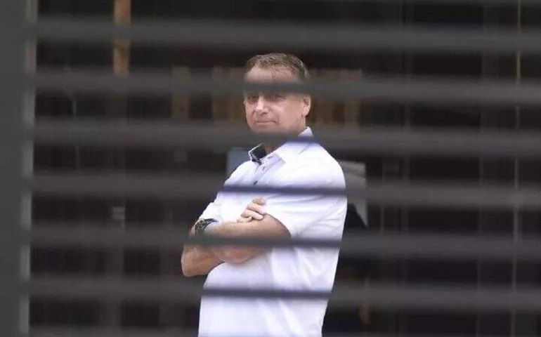 STF mantém Bolsonaro na Papudinha e rejeita pedido de prisão domiciliar