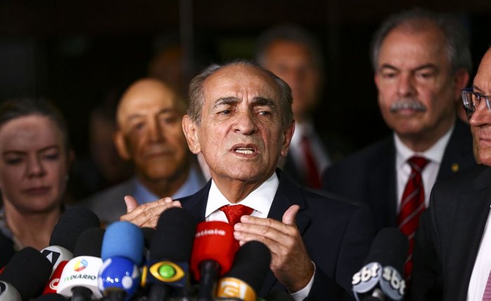 Senador Marcelo Castro formaliza PEC da Transição no Senado Senador Marcelo Castro formaliza PEC da Transição no Senado