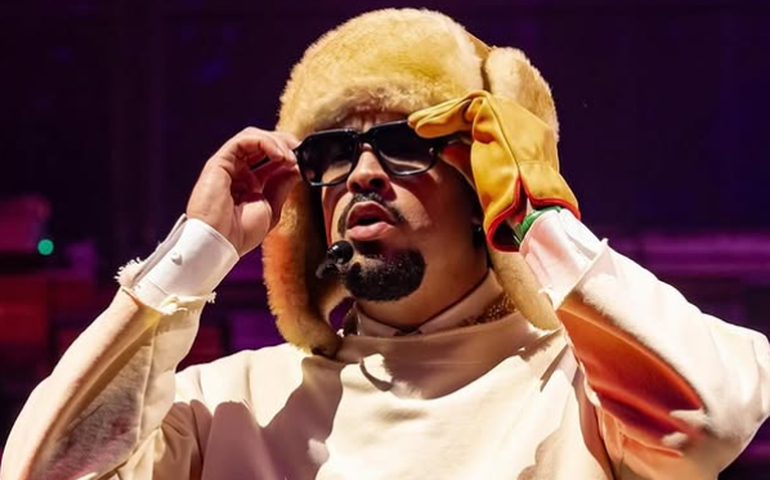 NFL não pensa em tirar show de Bad Bunny do Super Bowl, apesar de críticas de Trump