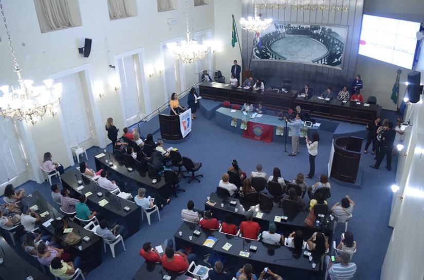 Assembleia debate regulamentação do Sistema Único de Assistência Social