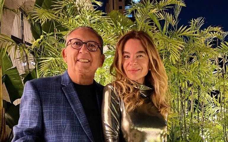 Em ibiza para o casamento de Ronaldo, Galvão Bueno se hospeda com a mulher em hotel de luxo com diárias de quase R$ 5 mil; veja fotos