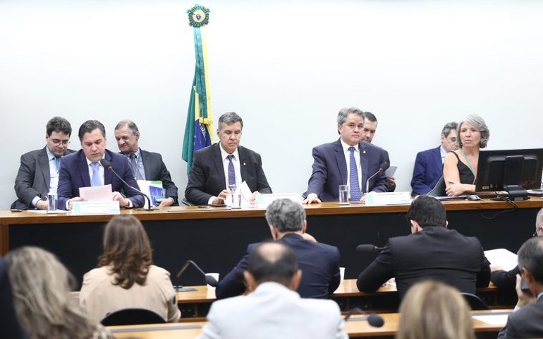 Comissões aprovam emendas ao Orçamento de 2026
