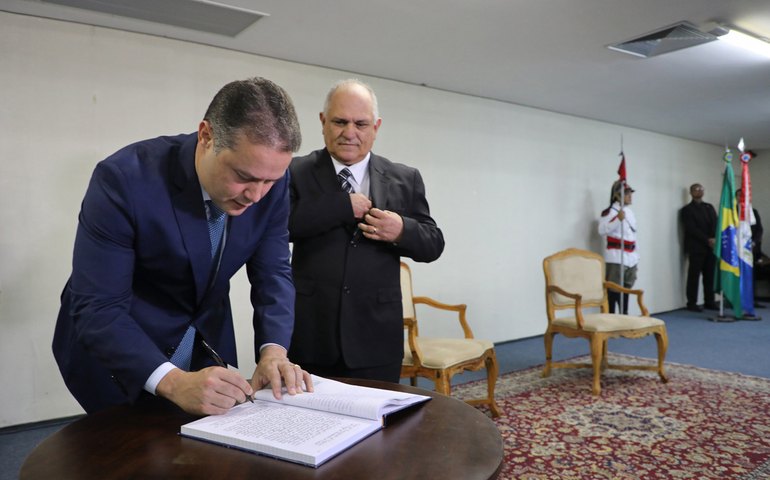 Renan Filho transmite cargo de governador a Otávio Praxedes