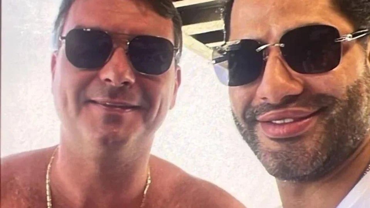 Flávio Bolsonaro nega conhecer 'Sicário' após foto ser divulgada