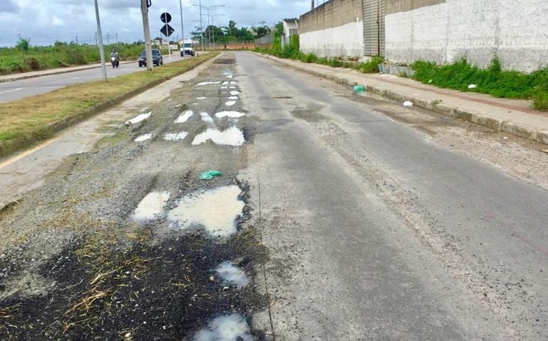 Infraestrutura protocola denúncia crime contra Casal por descumprimento de lei municipal