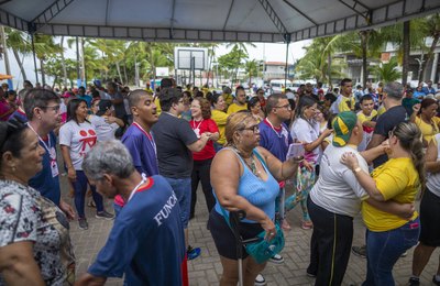 Praia Acessível dá show de dinamismo e reúne cerca de 400 pessoas na orla de Pajuçara