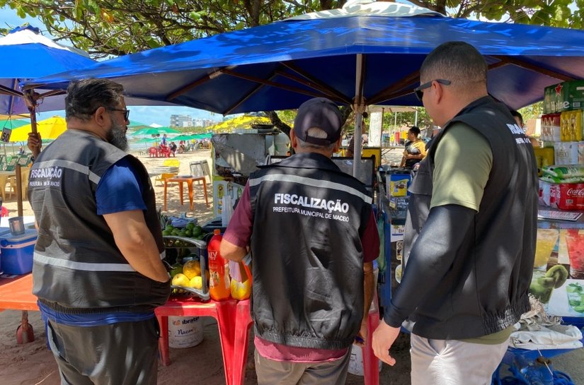 Semsc apoia operação da Vigilância Sanitária no combate à venda de bebidas adulteradas em Maceió