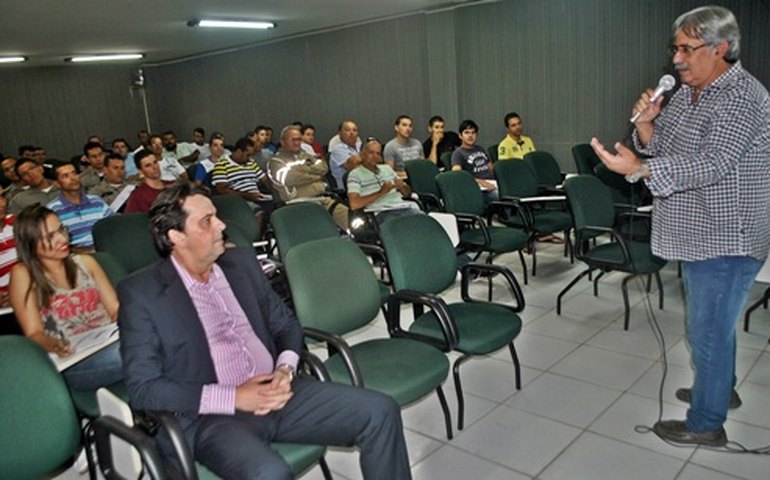 Prefeitura de Arapiraca capacita agentes de trânsito