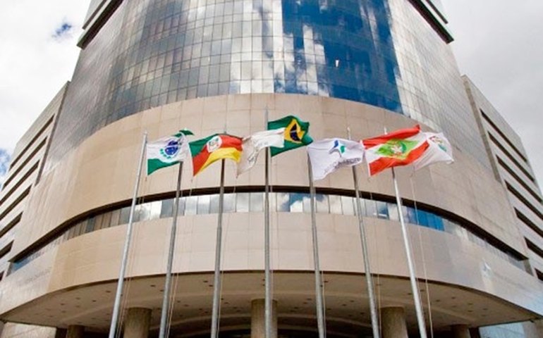 TRF-4 amplia para R$ 1,8 bi bloqueio de bens do PP e de seis filiados ao partido