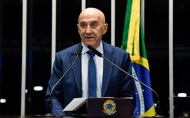 'Pelo bem ou pelo mal' será preciso mudar pisos de Saúde e Educação, diz relator do orçamento