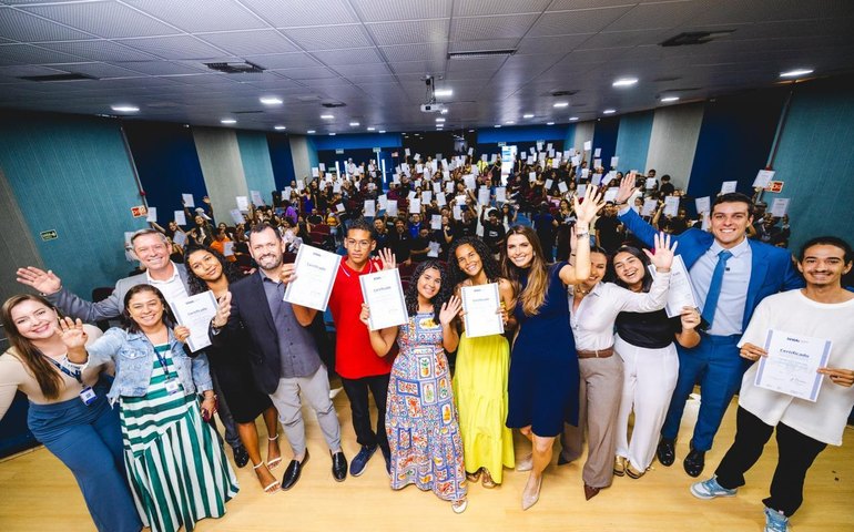 Primeira-dama de Maceió participa de formatura do Emprega Jovem e destaca impacto do programa