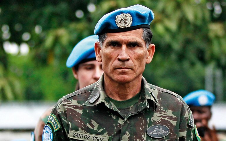 ‘Coloco meu nome à disposição do partido’, diz General Santa Cruz
