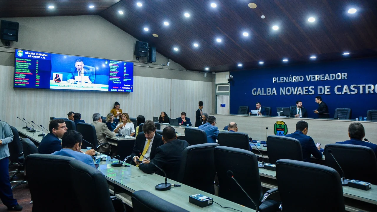 Câmara aprova reajuste de servidores e projetos em benefício de professores e fiscais de trânsito