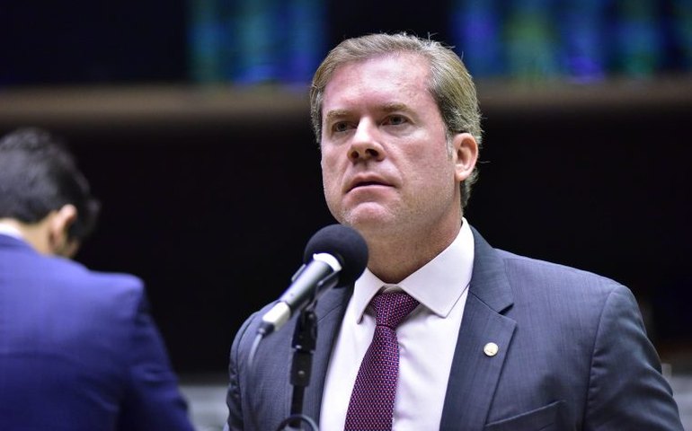 Projeto obriga bancos a oferecerem número de telefone para atendimento humanizado de idosos