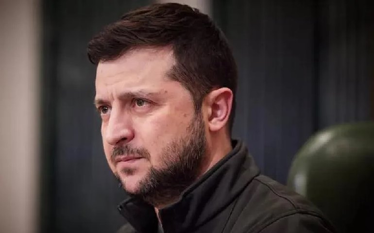 Zelenski volta a Kiev após assegurar pacote de apoio militar dos EUA