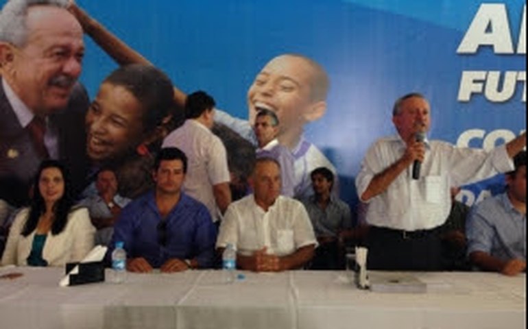 No Café do Biu, Joãozinho Pereira é ovacionado aos gritos: “senador, senador, senador”