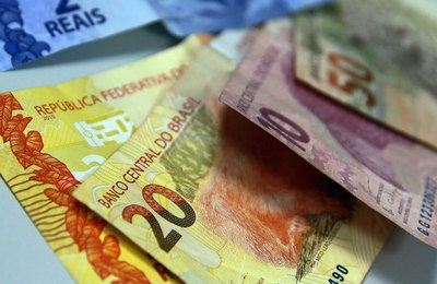 Trabalhadores passam a receber salário mínimo de R$ 1,2 mil a partir de 1° de janeiro